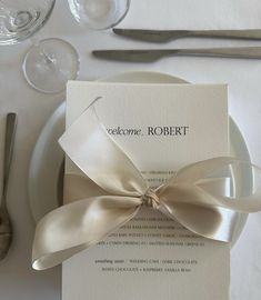 Wedding Cake Dark, Wedding Dinner Table Setting, Wedding Place Settings, Wedding Prep, Wedding Bows, October 27, Wedding Mood