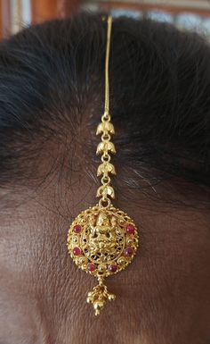 22 karat gold 'lakshmiji' maang tikka with beads - papidi billa 

enhance your beauty with the exquisite 22 karat gold 'lakshmiji' maang tikka with beads - papidi billa indulge yourself in the captivating allure of this 22 karat gold 'lakshmiji' maang tikka with beads - papidi billa, meticulously crafted in india by totaram jewelers. designed for women of all ages, this stunning piece of jewelry showcases the brilliance of indian craftsmanship. featuring a total gross gold weight of 5.200 grams, Temple Jewelry Style Ceremonial Tikka, Round Temple Necklace With Latkans For Wedding, Wedding Temple Necklace With 22k Gold Beads, Round Temple Necklace With Latkans For Diwali, Yellow Gold Temple Jewelry Tikka For Festive Occasions, Temple Jewelry Tikka For Ceremonial Occasions, Ceremonial Temple Jewelry Tikka, Round Temple Necklace With Latkans For Festive Occasions, 22k Gold Temple Necklace With Round Beads For Wedding