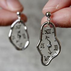 Dali Clock, Weird Jewelry, Smink Inspiration, Dope Jewelry, Jewelry Lookbook, Salvador Dali, Bijoux Diy, Clock Design