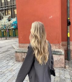 Healthy Blonde Hair, Elsa Steel, Friends Clothing, Royal Elite Series, Fashionista Outfits, Fall Blonde Hair, Royal Elite, Fall Blonde