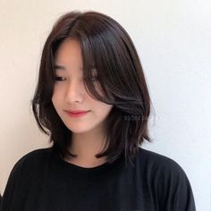 Shaggy Layer, Short Hair For Chubby Faces, Shortish Hair, Short Hair Tomboy, Korean Short Hair, Haircuts For Medium Length Hair, Short Haircut Styles, Asian Short Hair, Hair Inspiration Short