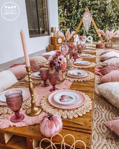 Boho pink picnic decor Boho Birthday Set Up, Boho Style Birthday Party, Bohemian Style Party Decor, Boho Glam Party, Boho Pink Birthday Party, Pink Boho Picnic, Boho 21st Birthday Party Ideas, Pink Boho Party Decor, Birthday Boho Party Ideas