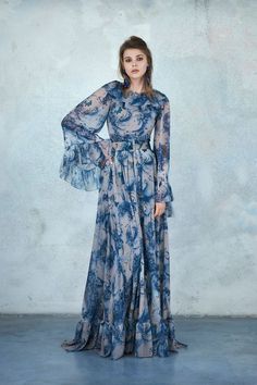 Pre Fall Fashion, Luisa Beccaria, Couture Mode, Princess Dresses, 2018 Fashion, Gala Dresses, Runway Looks, Gowns With Sleeves, Vogue Runway