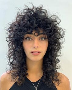 Edgy Curly Haircuts Medium, Wolfcut Hair Curly, Shaggy Mullet Curly Hair, Curly Shaggy Mullet, Curly Shag Mullet, 70s Curly Hair, Shag Mullet Curly Hair, Mullet Curly Hair, Curly Wolfcut