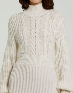 Améliorez votre garde-robe avec notre robe mi-longue en tricot à manches longues et col roulé. Cette robe associe un col roulé classique à une longueur midi flatteuse pour un look à la fois élégant et confortable. Fabriquée en tissu tricoté doux, elle assure un confort tout au long de la journée. Portez-la avec des talons ou optez pour une tenue décontractée avec des bottes.



 Mac Duggal


 Tissu tricoté ( 100 % laine mérinos extra fine )


 Sans doublure

 Encolure tortue


 Manches longues Destination Wedding Guest Dress, Fall Formal Dresses, Classic Turtleneck, Cold Style, Party Dress Sale, Fall Wedding Guest Dress, Western Chic, Evening Dresses Cocktail, Holiday Party Dresses