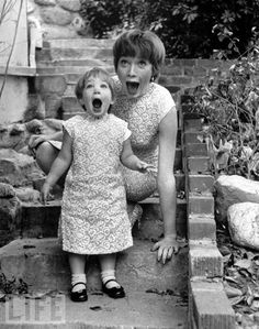 Shirley MacLaine and her daughter Sachi Parker, photographed by Allan Grant in 1959 Murakami Haruki, Robert Downey Jr., Jane Russell, Shirley Maclaine, Gene Kelly, Mae West, Star Family, I Love Cinema