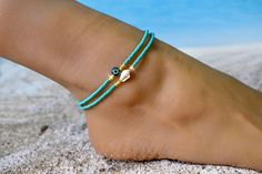 These evil eye anklets are handmade-to-order just for you! 🧿 Evil eye jewelry dates as far back as 3000 BC. Many ancient cultures wore amulets or jewelry with the evil eye symbol to protect them. Today the evil eye brings good luck and good vibes. An evil eye in turquoise also represents success, peace, and health!  Each one is made-to-order and features a handmade lampwork evil eye bead. Because the beads are handmade each one is unique and there may be slight variations in the size and shape.  From the drop-down menu you can choose between the evil eye anklet, the shell anklet, or both/set of two (as seen in photo #1).  The shell anklet features genuine sea shells from Bali. Each shell is unique and hand chosen for its natural beauty.  🧿 Materials: Handmade Lampwork Evil Eye Beads Czec Ankle Bracelets Diy, Stone Bead Jewelry, Wire Jewelry Patterns, Greek Evil Eye, Beach Anklets, Beaded Necklace Diy, Beaded Bracelet Patterns, Anklet Jewelry, Evil Eye Jewelry