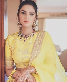 Yellow Lehenga, Bridal Makeup Looks, Yellow Outfit, Indian Bridal Makeup, Trendy Blouses, Trendy Blouse Designs, Blouse Neck Designs, Bridal Blouse Designs, Indian Wedding Outfits