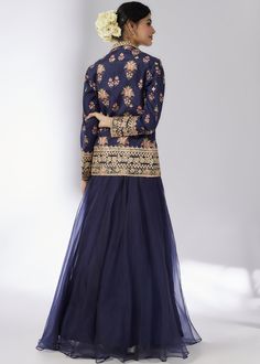 This elegant navy blue lehenga set features a floral embroidered jacket paired with a matching blouse and a flowing skirt. The intricate detailing and sophisticated design make it a perfect choice for festive occasions and weddings. Navy Lehenga, Navy Blue And Gold Lehenga, Navy Blue Net Lehenga, Navy Blue Sequin Lehenga, Navy Blue Lehenga, Rahul Khanna, Nyc Studio, Blue Lehenga, Nehru Jackets