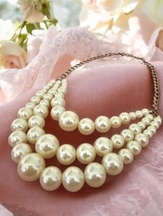 D*E*S*C*R*I*P*T*I*O*N Beautiful quality faux antique white pearl statement necklace.  Looks so elegant when on with triple strand of quality faux graduated pearls. Truly recommend for a beautiful vintage look. S*H*I*P*P*I*N*G Expedited shipping offered with discounted rate of €25 - time of delivery (2-4 days depending on your location) R*ET*U*R*N P*OL*I*C*Y We don't offer returns on earrings. Necklaces bracelets and headpieces could be returned within 3 days from receiving. Formal Antique Pearl Drop Necklace, Luxury Antique Jewelry With Pearl Drop, Luxury Antique Pearl Necklace With Pearl Chain, Vintage Cream Pearl Drop Necklace, Vintage Multi-strand Pearl Necklace For Formal Occasions, 1920 Art, 1920 Art Deco, Pearl Statement Necklace, 1920s Art