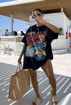 Casual Miami Outfits, Vacation Outfits 2024, Miami Lookbook, Water Park Outfit, Cute Biker Shorts, Biker Shorts Outfits, Miami Street Style, Looks Hip Hop