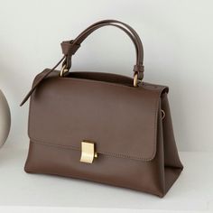 Brand Name: VENOFShape: SatchelsPlace Of Origin: GUANG DONG ProvinceHandbags Type: TotesTypes of bags: Shoulder & Crossbody BagsOrigin: CN(Origin)Main Material: Split LeatherClosure Type: zipperHardness: SOFTStyle: FashionModel Number: v1102Lining Material: PolyesterOccasion: VersatileGender: WOMENPattern Type: SolidNumber of Handles/Straps: SingleInterior: Interior Slot PocketInterior: Cell Phone PocketInterior: Interior Zipper PocketInterior: Interior CompartmentItem Type: Handbagssize (L* How To Clean Suede, Brand Handbags, Designer Crossbody Bags, Crossbody Messenger Bag, Branded Handbags, Messenger Bags, Luxury Women, Leather Satchel, Hobo Bag