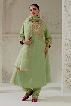 Green padded kalidar cut kurta with floral embroidery on the yoke and sleeves. Paired with a chanderi dogri salwar and embroidered organza dupatta. - Aza Fashions Women Kurta, Embroidered Organza, Organza Dupatta, Set Women, Embroidered Silk, Anarkali, Aza Fashion, Floral Embroidery, Three Quarter