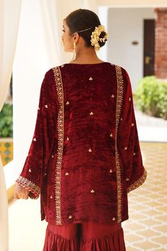 Maroon straight kurta with gold zardosi, aari and kundan embroidery. Paired with a gharara and dupatta.
Components: 3
Pattern: Embroidered
Type Of Work: Zardosi, Aari, Kundan
Neckline: U Neck
Sleeve Type: Flared
Fabric: Kurta: Silk Velvet, Gharara: Satin Silk, Dupatta: Organza
Color: Maroon
Other Details: 
Approx. product weight: 1.5 kg
Length:
Kurta: 33 inches
Gharara: 38 inches
Note: Outfit worn by the model on the right is not for sale.
Occasion: Mehendi and Haldi - Aza Fashions Velvet Gharara, Kundan Embroidery, Straight Kurta, Silk Dupatta, Satin Silk, U Neck, Silk Velvet, Set For Women, Aza Fashion