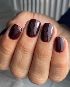 Brown Shiny Nails, Manicure Shellac, Berry Nails, Nagellack Trends, Subtle Nails, Nail Colours, Red Nail Polish, Gel Nail Colors