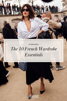 Discover the French wardrobe essentials every chic woman needs. Elevate your style with these must-have pieces for effortless chic. Photo: @launchmetrics French Fashion Women Outfits, French Style 2024, French Clothing Styles, Chic Wardrobe Capsule, French Woman Fashion, Classy Essentials, French Fashion Summer, French Street Style, French Wardrobe Essentials