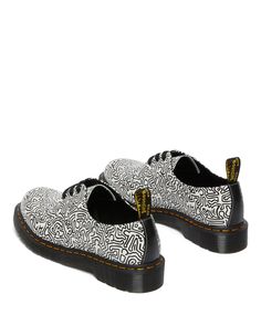 Dr Martens collaborates with legendary New York City street artist Keith Haring. The 1461 shoes is made from Smooth leather and decorated with Harings staple designs, a nod to his ‘angelic baby’ designs with white coloring. Features a cartoon dog on the lace charm. lace charm and an illustrated sock liner. This is our classic 3 eye shoe. The second style that Dr. Martens made, the unisex shoe was crafted for industry — and made rebellious by generations of non-conformists. 3-eye unisex style Mad White Low-top Oxfords With Contrast Sole, Casual White Oxfords With Rubber Sole, White Low-top Oxfords For Spring, Casual Oxfords With Rubber Sole For Streetwear, Spring White Oxfords With Textured Sole, Thick Socks, City Street, Liner Socks, Keith Haring