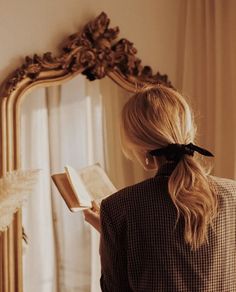 Camilla Macaulay, Aesthetic Journal, The Secret History, Reading A Book