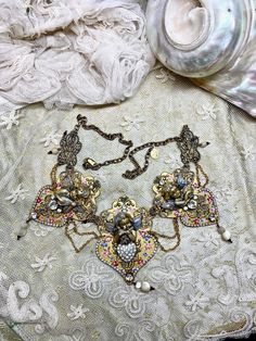 Bohemian Rhinestone Necklace For Festivals, Unique Embellished Festival Jewelry, Embellished Gold Jewelry For Festival, Gold Rhinestone Necklaces For Festival, Vintage Embellished Jewelry For Gifts, Unique Embellished Party Jewelry, Bohemian Gold Embellished Necklace, Victorian Technology, Steampunk Nature