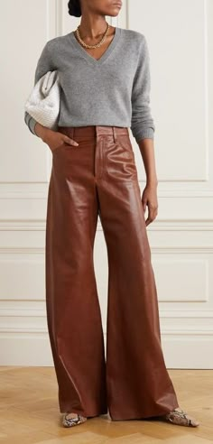 Theory Clothing, Brown Leather Pants, Gray Cashmere Sweater, Leather Pants Outfit, Chique Outfits, Looks Street Style, Looks Chic, 가을 패션, Leather Outfit