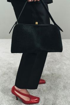 Bags Runway, Valentino Resort, Resort 2025, City Baby, Shoes Bag, All Black Everything, Resort Collection, Pretty Bags