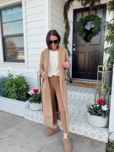 School Drop Off Outfit, Style Language, Ugg Tazz, Off Duty Outfits, Hem Leggings, Event Outfit, Lifestyle Inspiration, Camel Coat, Platform Slippers