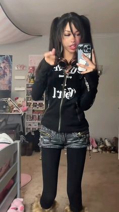 Baggy Outfit Ideas, Trashy Outfits, Outfits 2000s, Fashion Y2k, Dark Outfits, 2000s Fashion Outfits, Y2k Retro