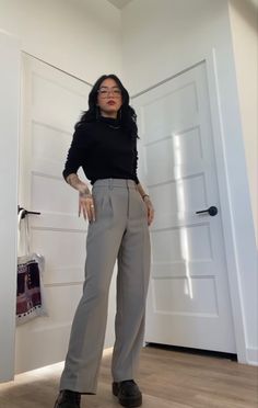 Neutrals Work Outfit, Professional Egirl Outfits, Business Intern Outfit, Restaurant Business Casual Outfits, Thrifted Business Outfits, Loose Professional Outfits, Smart Casual Ideas Women, Office Outfits Women Pants, Slacks Outfits For Women