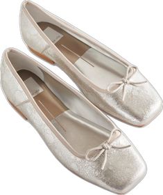 Winter To Spring Outfits, Designer Ballet Flats, Silver Ballet Flats, Winter To Spring, Designer Flats, Dream Shoes, Leather Ballet Flats, Leather Silver, Distressed Leather