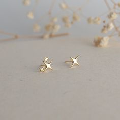 Simple and charming, these mismatched star stud earrings bring a playful celestial vibe to your style. PRODUCT DETAILS - Sold in Pairs - Dimensions: 8mm x 9mm and 9mm x 11 mm   - Closure: Push back; pointy post with butterfly backing - Material: 100% 925 Sterling Silver - Plating: 14K Gold Plated or Silver Plated - Hypoallergenic - Nickel & Lead Free SHIPPING & PACKAGING Our jewelries are well packaged with care and will be shipped out within 1-3 business days via USPS.  ✦ If you have any questi North Star Earrings, Simple Silver Earrings, Starburst Earrings, Shipping Packaging, Mismatched Earrings, Star Earrings Stud, Celestial Jewelry, Earrings Dainty, Star Studs