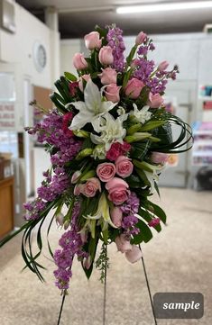 Casket Flowers, Floral Design Classes, Tropical Floral Arrangements, Red Wedding Decorations, Large Flower Arrangements, Artificial Floral Arrangements, Creative Flower Arrangements, Flower Vase Arrangements, Memorial Flowers