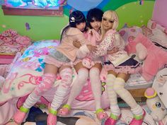 4 Person Poses, Kawaii Kei, Kawaii Outfit Ideas, Hat Aesthetic, Gyaru Fashion, Ideas Hogar, Kawaii Fashion Outfits, Your Cute, J Fashion