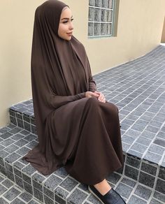 Saudi Abaya, Street Hijab, Modest Girl, Niqab Fashion, Hijab Niqab, Jersey Hijab, Muslim Fashion Hijab Outfits, Hijab Style Casual, Muslim Fashion Hijab