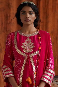 Hot Pink Bandhani Sharara Set Design by Pink City By Sarika at Pernia's Pop Up Shop 2024 Bandhej Kurti Designs Latest, Bandhani Suits Design, Bandhani Sharara, Pink Kurti, Pink City, Dress Design Patterns