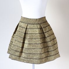 Fabulous Sculptural Shape! Stiffened gold stretchy polyester skirt by Ginger G with box pleats for a full shape. The skirt sits on the mid waist and is stretchy in the waistband and throughout. Made in China The size label is L. In my opinion the fit is a Large / UK 14 The garment is a mid weight and is unlined. Excellent Condition. Bright Clean Fresh Colour. No Notable Flaws. FLAT Measurements (Unstretched) (1 cm = 0.39 inches) Shoulder: 42 cm Sleeve: 55.5 cm Bust: 44 cm Waist: 37 cm Hip: 55 cm Party Flared Pleated Skirt With Elastic Waistband, Gold Lined Skirt For Night Out, Chic Gold Lined Skirt Bottoms, Chic Gold Bottoms With Lined Skirt, Chic Gold Mini Skirt For Party, Chic Pleated Skirt With Elastic Waistband For Parties, Fitted Gold Mini Skirt, Gold Fitted Chic Skirt, Chic Gold Flared Skirt