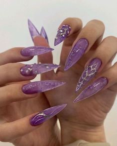 Purple Stiletto Nails, Purple Acrylic Nails, Edgy Nails, Goth Nails, Grunge Nails, Purple Nail, Stiletto Nails Designs, Makijaż Smokey Eye