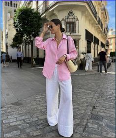 How To Style Linen Pants, Style Linen Pants, Pink Shirt Outfit, Linen Summer Outfits, Casual Dinner Outfit Summer, Linen Pants Style, Linen Shirt Outfit, Chica Chola, 70s Inspired Outfits