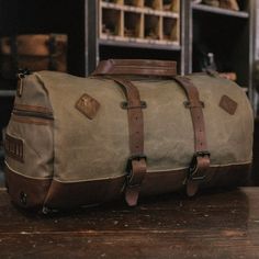 Dakota Vintage Travel Duffle Bag - Field Khaki Waxed Canvas Duffle Bag, Canvas Duffle Bag, Cute Sewing Projects, Travel Duffle Bag, Mens Fashion Rugged, Sporty Casual, Travel Duffle, Duffle Bag Travel, Chestnut Brown