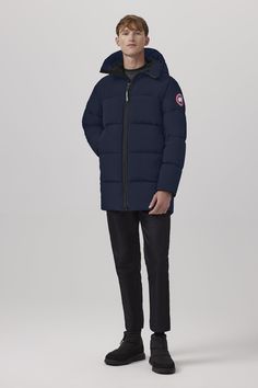 Providing fundamental protection for everyday adventures, the Lawrence Puffer is made with Recycled Enduraluxe, a water-repellant fabric with a durable soft-to-the-touch finish. It features a quilted body, an adjustable down-filled hood and a longer back hem. Blue Jacket Men, Puffer Jacket Men, Men Parka, Canada Goose Mens, Baby Outerwear, Long Parka, Mens Parka, Mens Outerwear, Outdoor Outfit