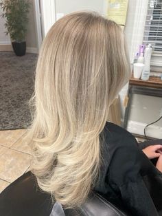 Blonde haircut, haircut, Summer haircut,Blonde balayage, blonde hair, blonde highlights, blonde hair color ideas, blonde girl, blonde highlights on dark hair, blonde hair inspiration, blonde highlights on brown hair, blonde hair color ideas, beige blonde, no face girl, long blond hair, straight blond hair, mirror selfie, outfit, Blonde balayage, blonde hair, blonde highlights, blonde hair color ideas, blonde girl, blonde highlights on dark hair, blonde hair inspiration, blonde highlights on brown hair, blonde hair color ideas, beige blonde,no face photo ideas, no face pfp, no face body pictures, outfits ideas for school, outfits aesthetics, aesthetic clothes, aesthetic pictures Blonde No Roots, Blonde Root Balayage, Blonde Stretched Root, Blonde With Brown Root Smudge, Dark Root Blond, Blonde Hair Light Brown Roots, Blonde Hair With Light Brown Roots, Blonde Balayage Natural Roots, Cool Tones Blonde Hair