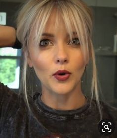 Side Fringe Bangs With Medium Hair, 2023 Bangs Trend Medium Hair, Fine Hair And Bangs, Modern Haircuts With Bangs, Whispy Front Bangs Fine Hair, Trendy Blonde Hair Curtain Bangs, Triangle Bangs Hair, 2023 Hair Trends For Women Over 40 Bangs, Mid Length Hair With Bangs Blonde