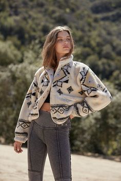 Hit The Slopes Fleece Jacket, Free People Fall, Boho Winter Outfits, Oufits Casual, Free People Activewear, Winter Boho, Knit Jacket, Boho Clothing, Boho Outfits