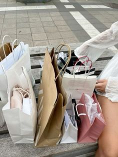 Shopping Asthetics, Shopping Aesthetic Pictures, Girl Shopping Aesthetic, Shopping Aesthetic Bags, Clothes Shopping Aesthetic, Life Inspo Aesthetic, Lots Of Shopping Bags