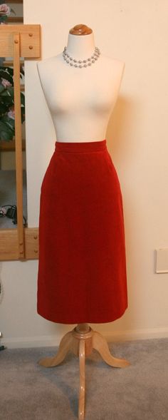 "Size - not listed so please check measurements Material - Ultra Suede Label - Adolf Schuman for Lilli Ann\" Soft red super suede fully lined skirt.  Button and zips up back along with back slit. Absolutely mint vintage condition with no flaws.  Circa 1980's and from my \"red\" collection. Measurements: Waist - 30 inches Hips - 42 inches Length - 27 inches" Veil Outfits, Work Attire Professional, Classy Work Attire, Long Wool Skirt, Womens Business Attire, Dressy Skirt, Work Attire Women, Interview Outfits Women, Casual Work Attire