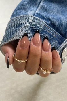 Black Tip Oval Nails, Almond Black Tip Nails, Oval Simple Nails, Minimalist Nails Almond Design, Black And Gold Oval Nails, Almond Acrylic Nails Black, Nails Nude Ideas, Almond Nails Black And Gold, Black Gold Almond Nails