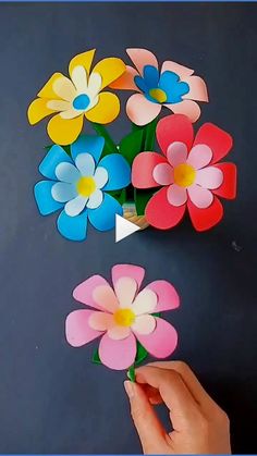 ▷ ▷Happy Flowers Crafts for Kids - craft for 5 year old christmas, christmas aesthetic, christmas dinner ideas..! Flowers Crafts For Kids, Shabby Chic Easter, Cd Crafts, Easter Tree Decorations, Cool Paper Crafts, Easter Decorations Ideas, Easter Decorations Kids, Pouring Painting, Easter Crafts Diy