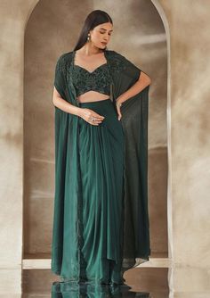 Indian Outfits Modern, Emerald Green Blouse, Embroidered Cape, Function Dresses, Trendy Outfits Indian, Lehenga Designs Simple, Fancy Sarees Party Wear, Draping Fashion