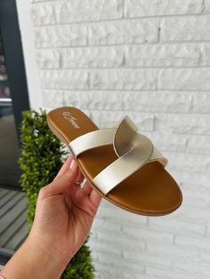 Featuring a twisted strap, the Kate slip on Gold sandal is perfect to pair with any outfit! Color: Gold Slip on Twisted strap Fits true to size Fall Candle Decor, Athletic Skirts, Antique Candles, Kids Beanies, Gold Sandals, Purse Pouch, Active Wear For Women, Sales Gifts, Long Sleeve Hoodie