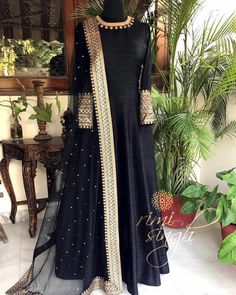 Nikkah Dress, Pakistani Dresses Casual, Salwar Kamiz, Indian Gowns Dresses, Kurti Designs Party Wear, Party Kleidung, Pakistani Bridal Dresses, Indian Gowns, Designer Party Wear Dresses