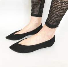 "These Pointy Toe Ballet Flats in Italian leather are so chic + super comfortable! 90s cut pointy toe flats, minimal chic, pair them with skinny jeans or wear them to add a stylish touch to every look! ► Made to order ballet flats, I will be delighted to personally handcraft a pair especially for you! ► Upper in buttery soft Black Italian leather suede ► Available in many colors, browse through my shop and let me know your favorite one, I can craft your pair in the color you prefer! https://www. Everyday Fitted Pointed Toe Flats, Modern Pointed Toe Ballet Flats For Everyday, Pointed Toe Flats For Everyday, Everyday Pointed Toe Flats, Black Fitted Pointed Toe Flats For Spring, Fitted Black Pointed Toe Flats For Spring, Pointed Toe Ballet Flats For Everyday, Everyday Pointed Toe Ballet Flats Medium Width, Black Pointed Toe Flats With Flat Heel